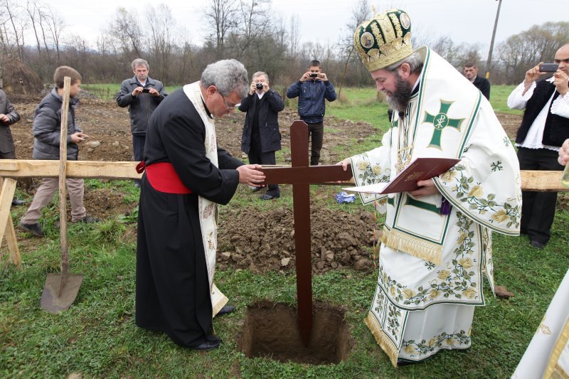 A fost pusă piatra de temelie pentru o nouă biserică ortodoxă în parohia Rus