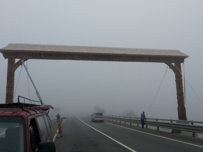 O nouă poartă maramureşeană a fost amplasată la intrarea judeţ