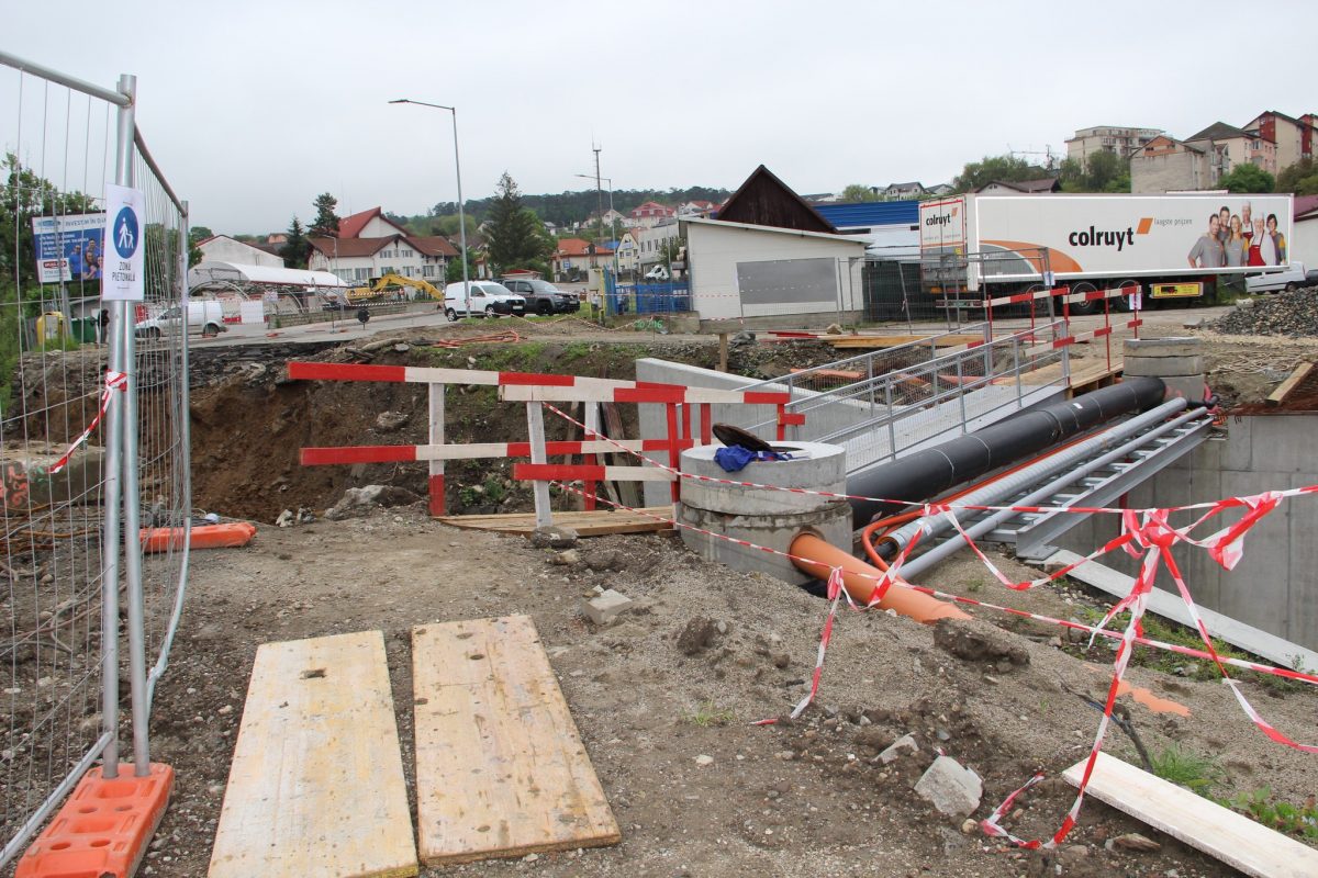 Podul de pe strada Corneliu Coposu din Zalău a fost demolat, urmând să fie construit un pod nou