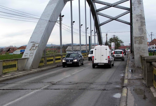 Lucrarile la podul peste Mures, la Alba Iulia, o escrocherie pe bani publici?