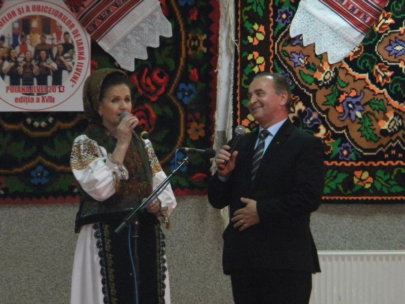 Tradiții și valori spirituale la Poiana Ilvei. La a XVIII-a ediție a Festivalului Colindelor și Obiceiurilor de Iarnă, Alexandru Pugna a urcat din nou pe scenă (Galerie FOTO)