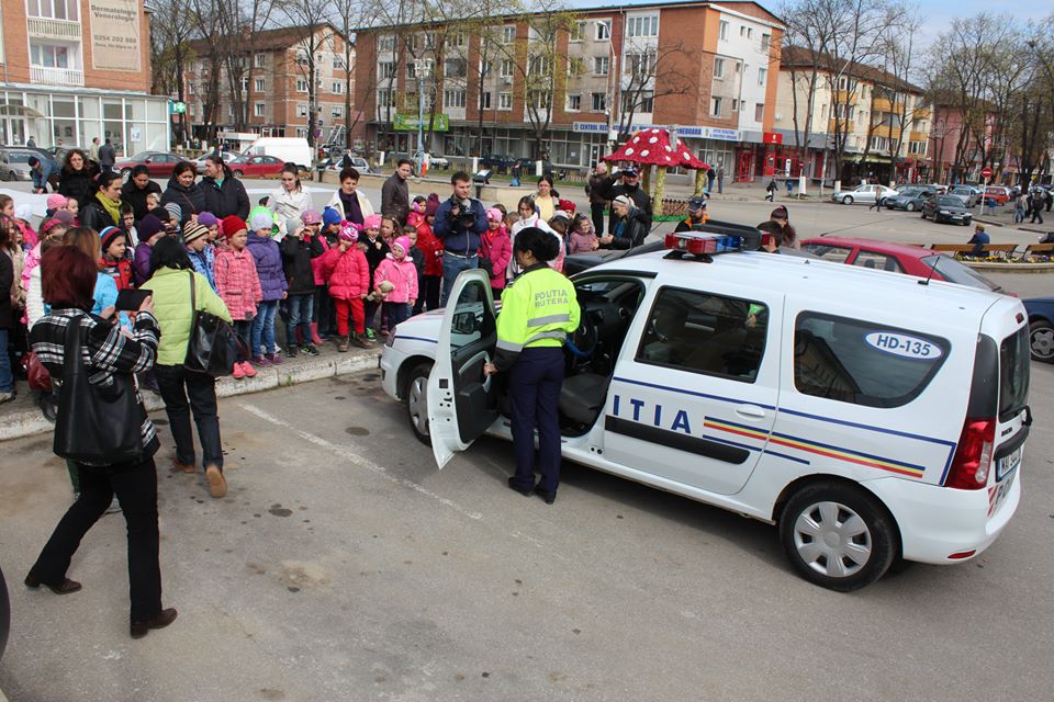 Săptămâna „Școala Altfel” împreună cu polițiștii rutieri din Hunedoara