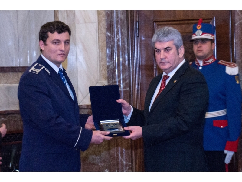 Șefii de post din Iacobeni și Laslea, decorați pentru modul în care au intervenit în cazul accidentului de elicopter
