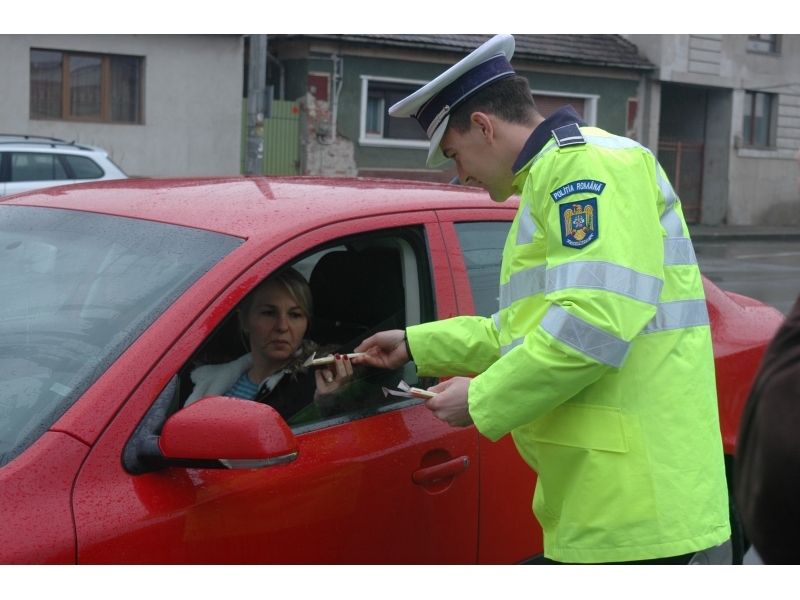 Ziua de 1 Martie, sărbătorită de poliţiştii bihoreni în trafic