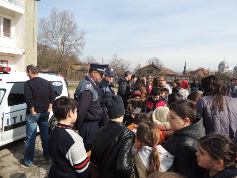 Polițiștii sălăjeni, alături de elevii din Zalău și Jibou