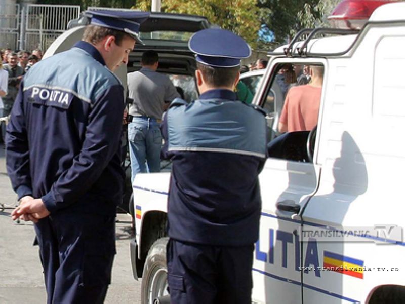 Poliţiştii au prins trei tâlhari din Hrip care acostau femeile pe stradă