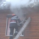 Incendiu izbucnit la acoperișul unei case din Chiuzbaia
