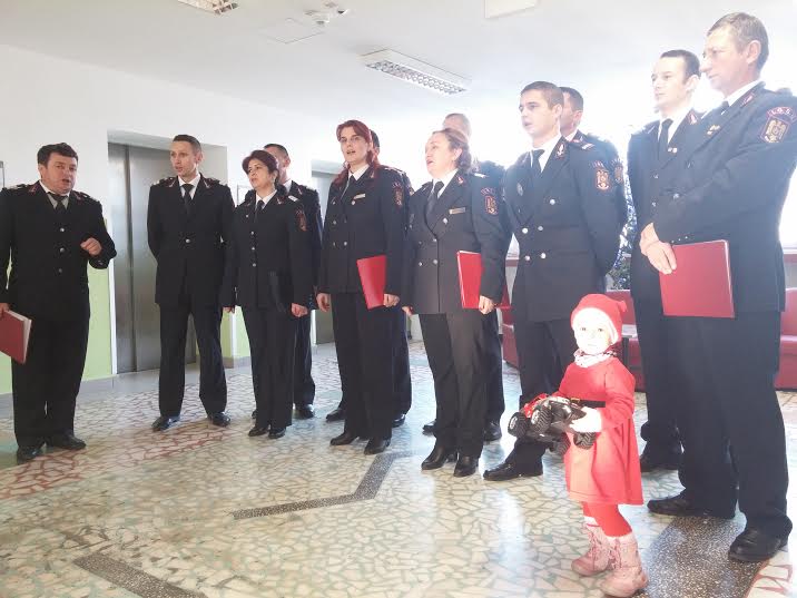 Pompierii băimăreni i-au colindat pe copiii internați la Spitalul Județean de Urgență ”Dr. Constantin Opriș”