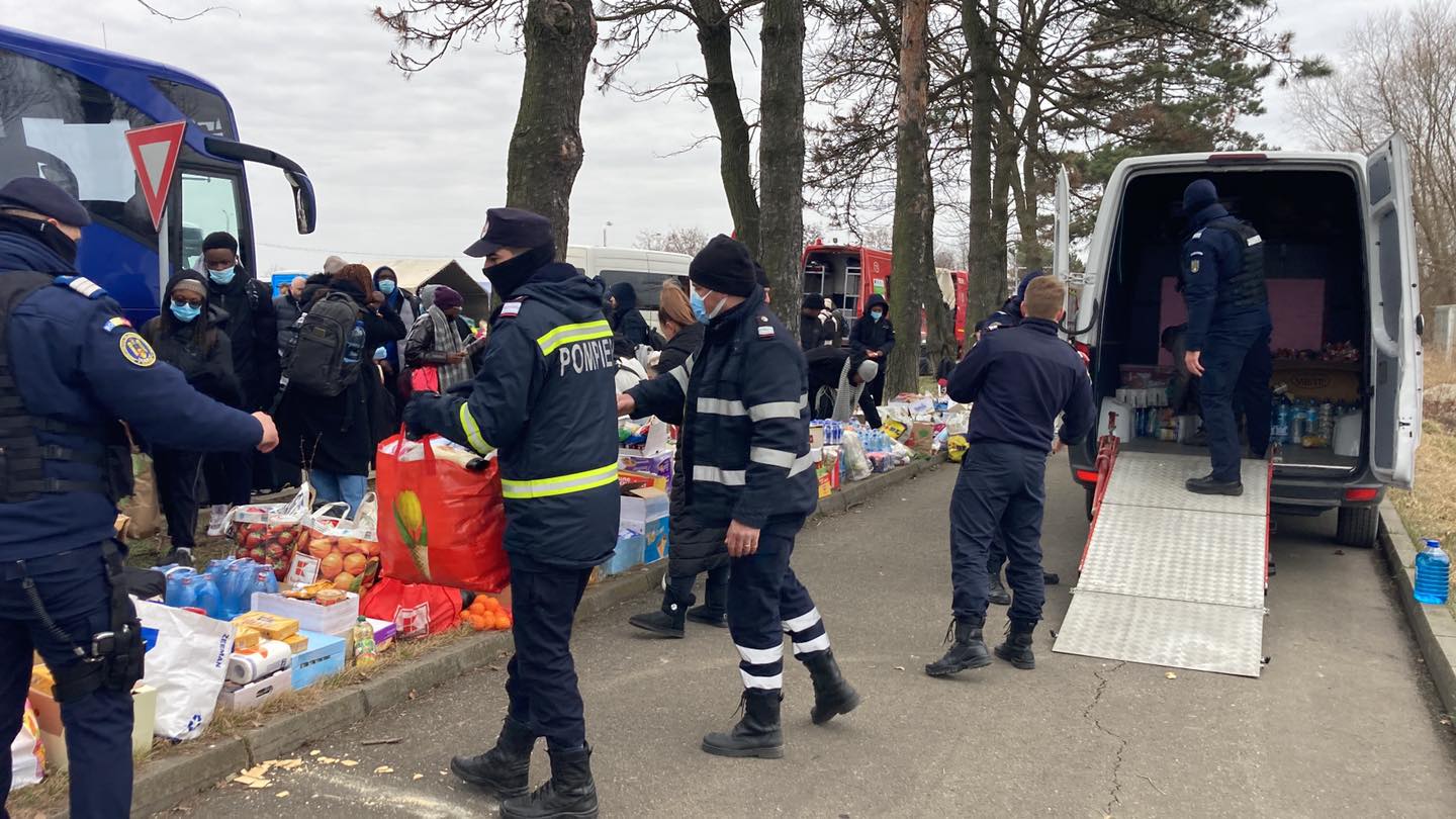 Pompierii militari bistrițeni, alături de refugiații ucrainieni