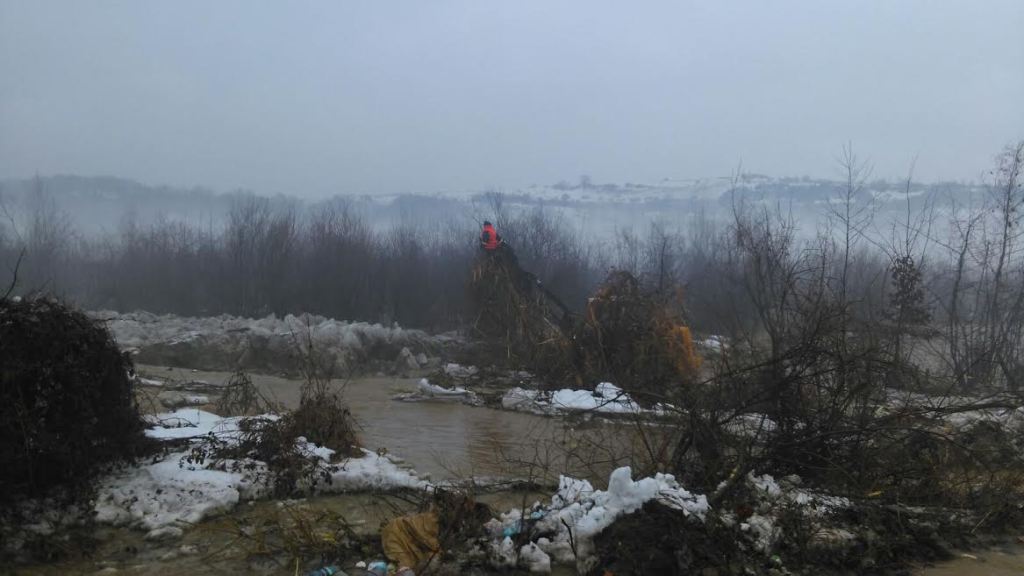Pompierii maramureșeni, în luptă cu inundațiile