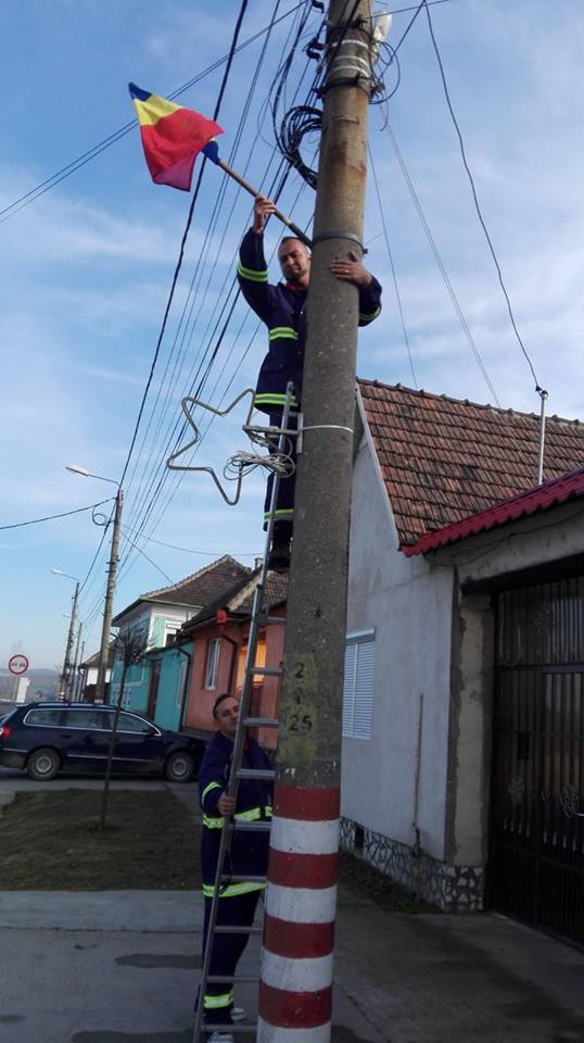 Pompierii voluntari din Copșa Mică împodobesc orașul