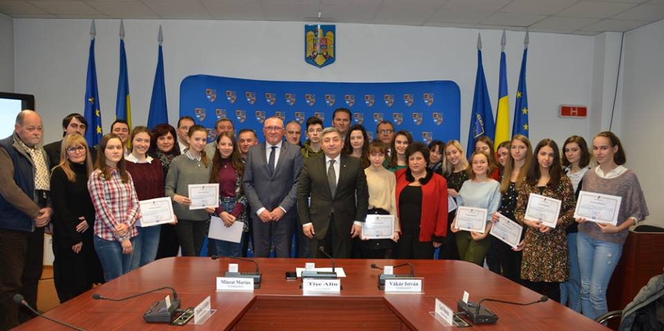 Tinerii clujeni cu rezultate deosebite, premiați de Consiliul Județean Cluj
