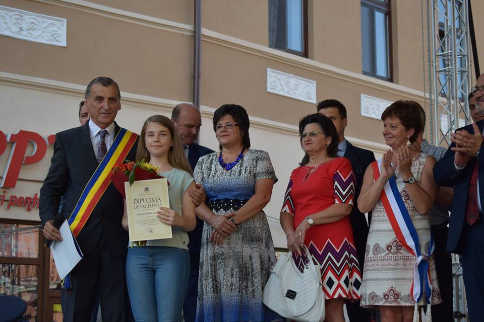 Elevii de 10 ai Dejului, premiați de Primăria Municipiului Dej
