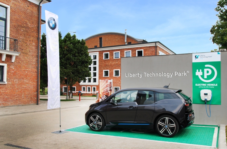 Liberty Technology Park a inaugurat prima priză publică de alimentare a mașinilor electrice din Cluj-Napoca
