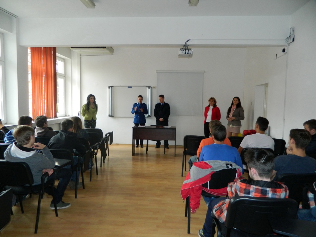 Campania „Jandarmeria pe înțelesul tuturor!” a continuat azi la Colegiul Tehnic „George Barițiu” din Baia Mare