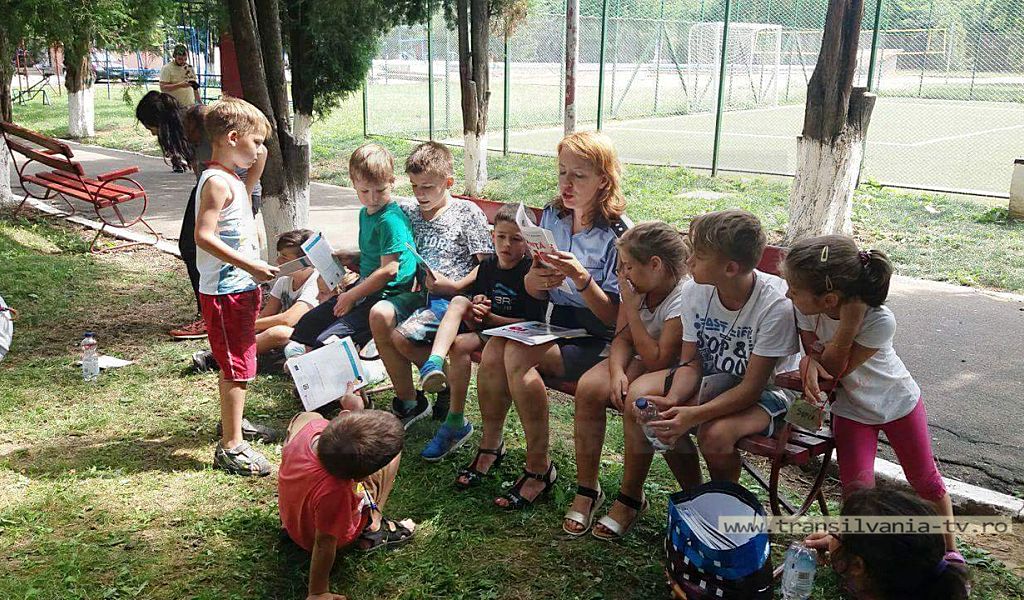 Acțiune de prevenire susținută de polțiști în Tabăra be Creative
