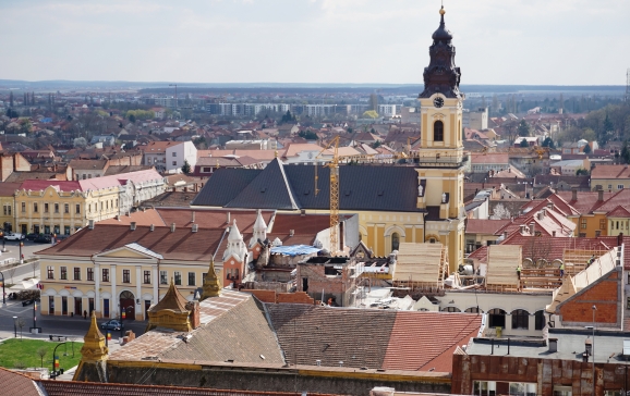 Lucrările de refacere a acoperişului Palatului Episcopal Greco-Catolic din Oradea, în plină desfășurare