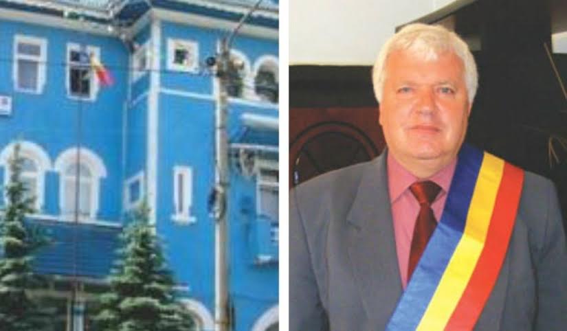 Primarul din Lupeni, Cornel Resmeriţă, ridicat de acasă de procurori