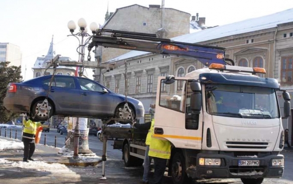 Sibiu: Din 1 aprilie, mașinile staționate neregulamentar vor fi ridicate