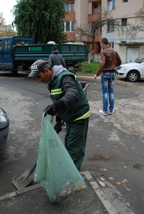 Programul zilnic de salubrizare stradală în Baia Mare a fost extins