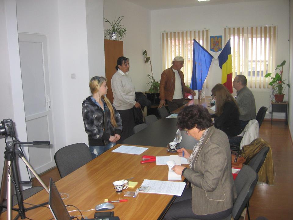 Preluare de documente pentru întocmirea cărţilor de identitate în comuna Săvădisla