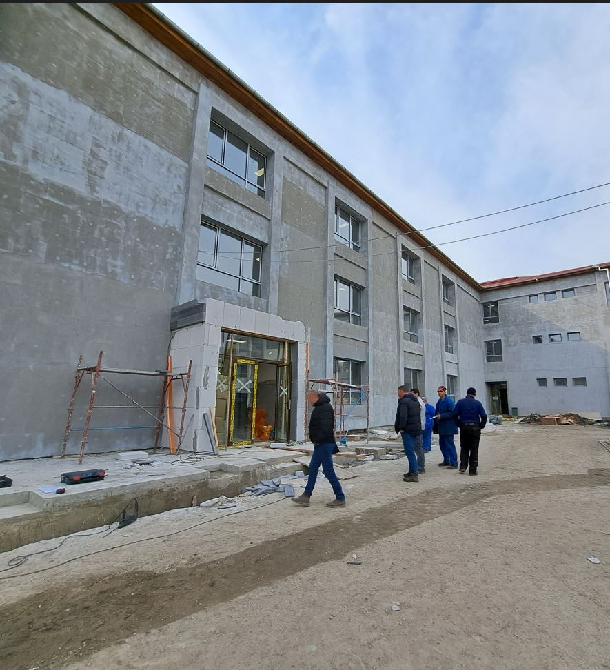 Lucrările de reabilitare și modernizare a Școlii Gimnaziale „Andrei Șaguna” Deva continuă