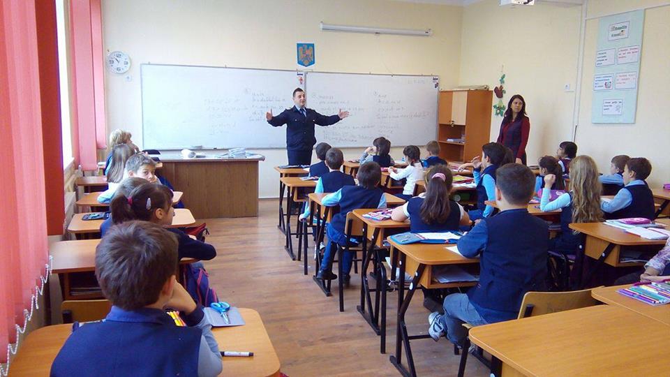 EleviiŞcoalii Gimnaziale „Gheorghe Lazăr” din Zalău, istruiți cum să se comporte într-o situație de urgență