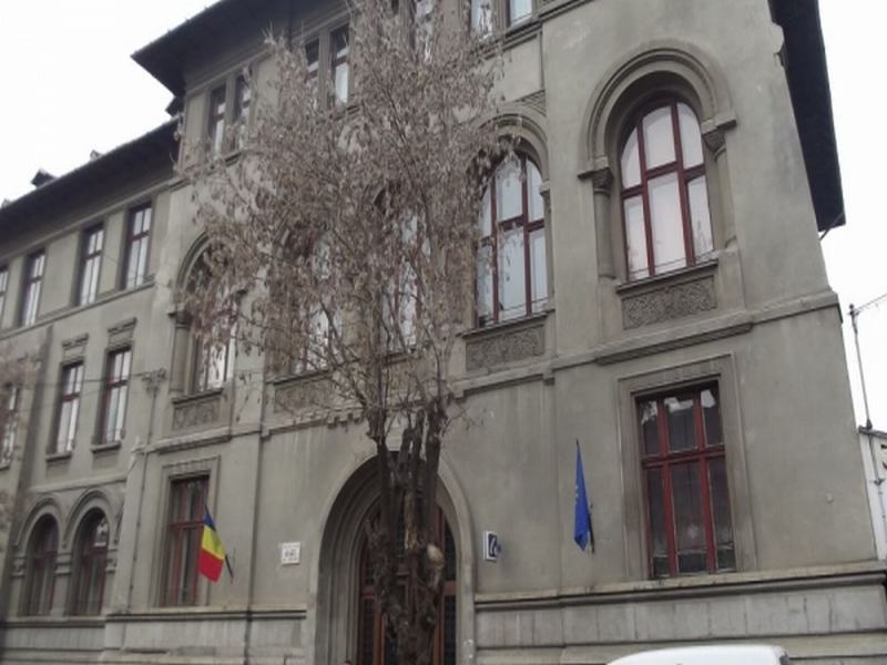 NĂSĂUD: 12 elevi au ajuns la spital intoxicați cu o substanță necunoscută