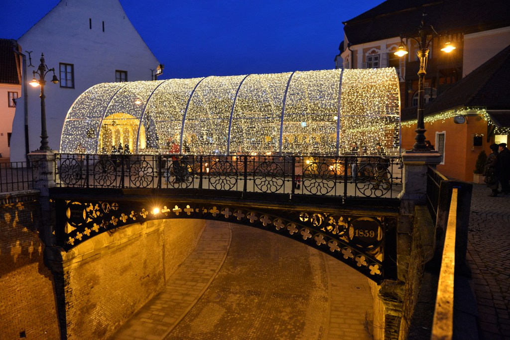 Sibiu: S-a început montarea iluminatului de sărbători în oraș