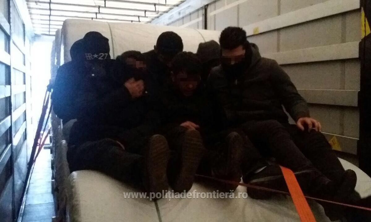 ITPF Oradea: Cinci turci și un sirian depistați ascunși într-un automarfar