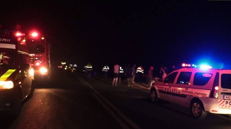 Accident grav în Mujdeni, două persoane au rămas încarcerate