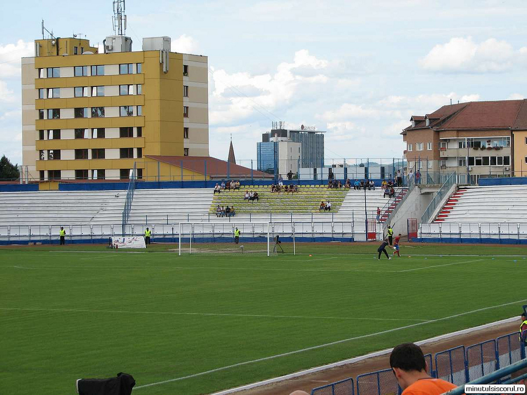 Stadionul din Sibiu poate fi închiriat pentru diferite evenimente. Vezi tarifele