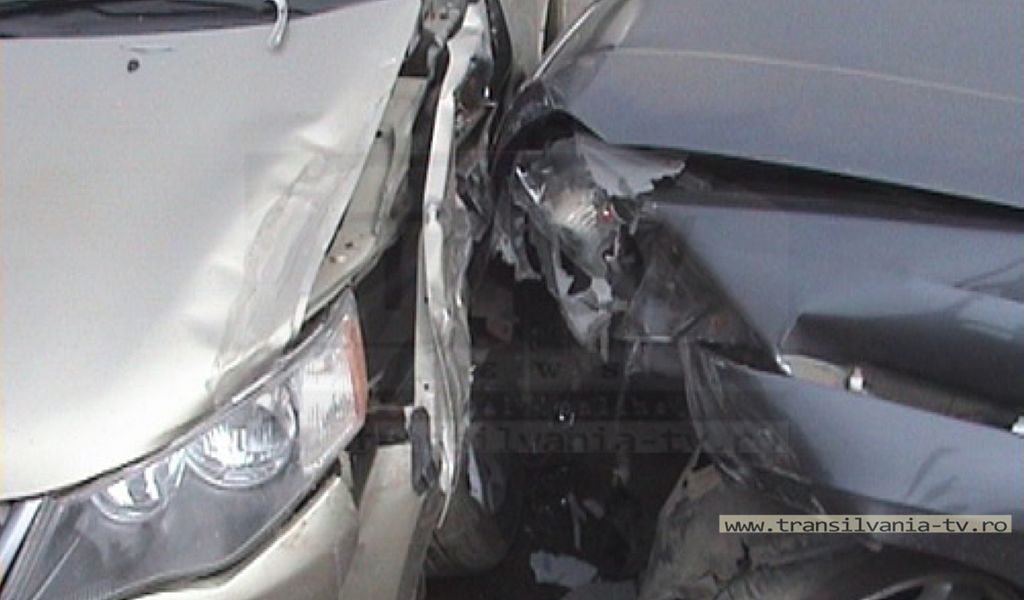 Conducerea imprudentă coroborată cu neadaptarea vitezei la condițiile de drum, au stat la baza producerii a două accidente rutiere
