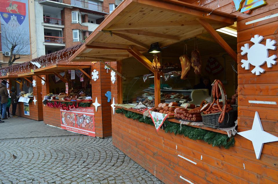 Deva: Târgul de Crăciun 2015 este deschis în Piaţa Unirii