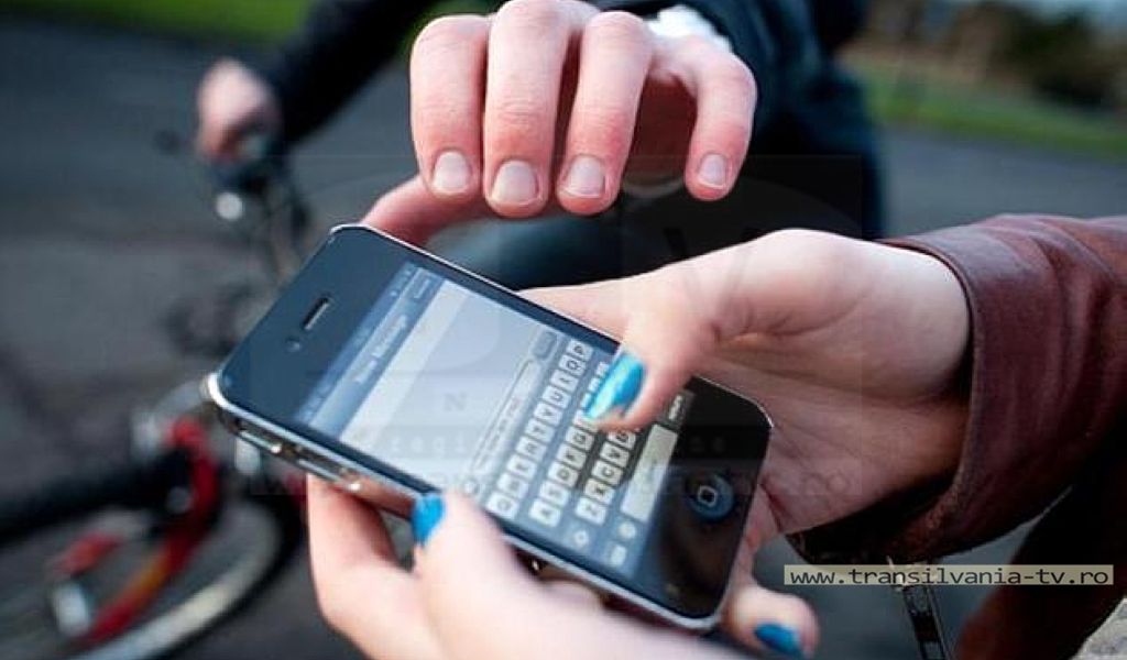 A furat un telefon în valoare de 2.000 de lei
