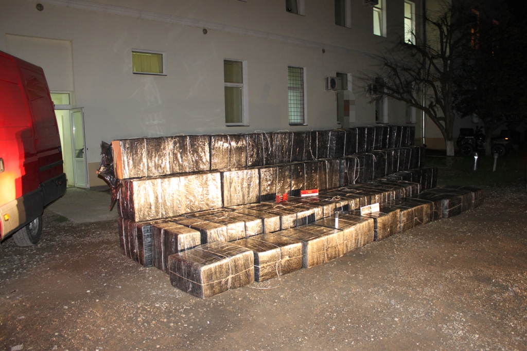 Țigări în valoare de 128.000 de euro, confiscate la frontiera cu Ucraina