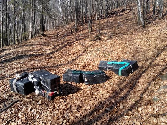 Peste 7.000 de pachete de ţigări, confiscate la frontiera cu Ucraina