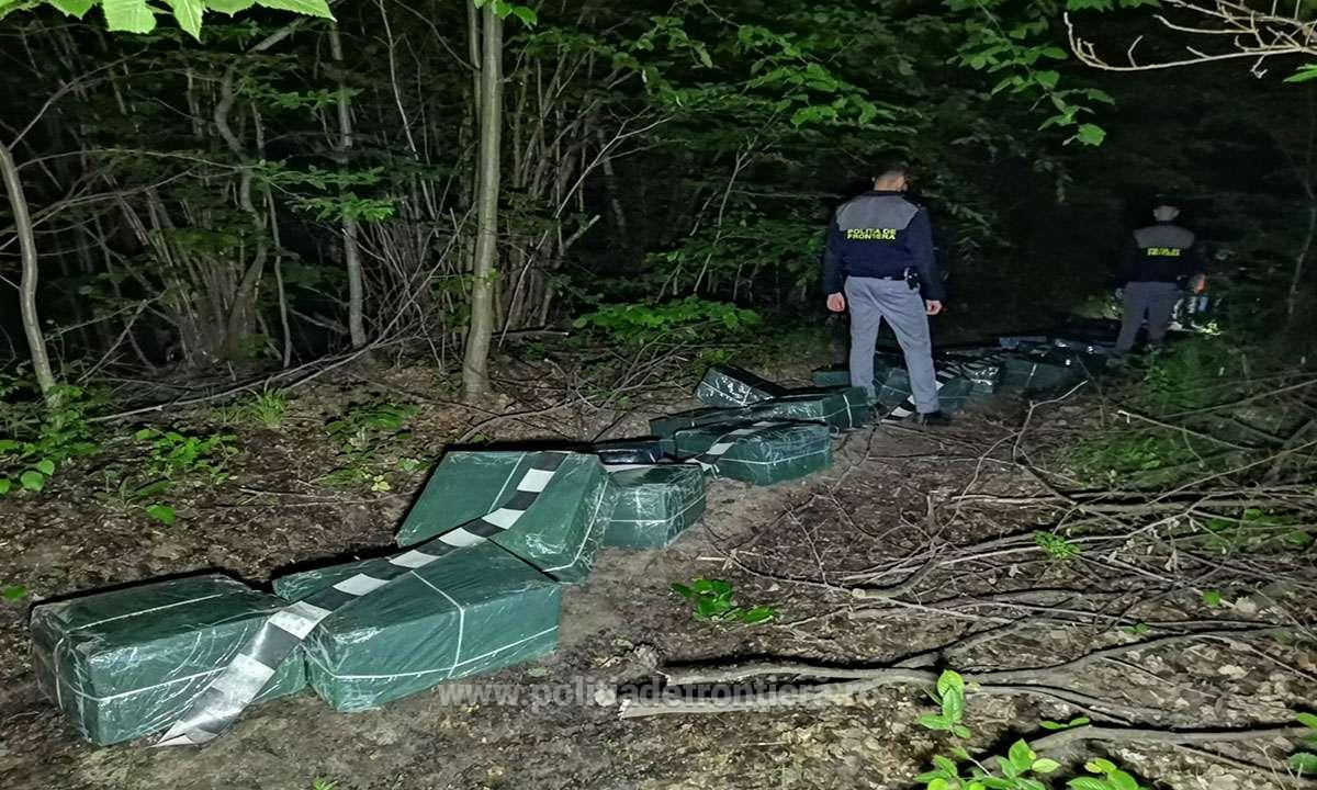 Focuri de armă și peste 16.000 pachete cu țigări confiscate la graniţa cu Ucraina