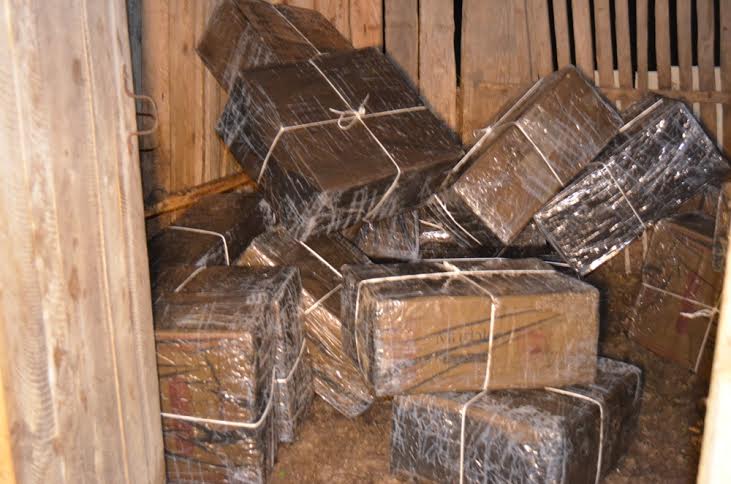 Țigări de contrabandă, confiscate de polițiștii de frontieră din Valea Vișeului