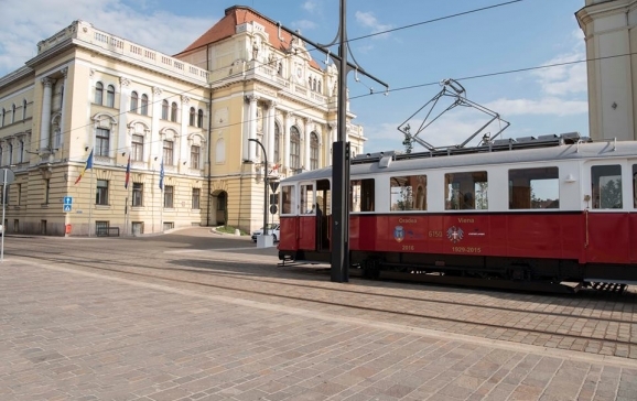 Tramvaiul de epocă circulă în weekend, cu prilejul Toamnei Orădene