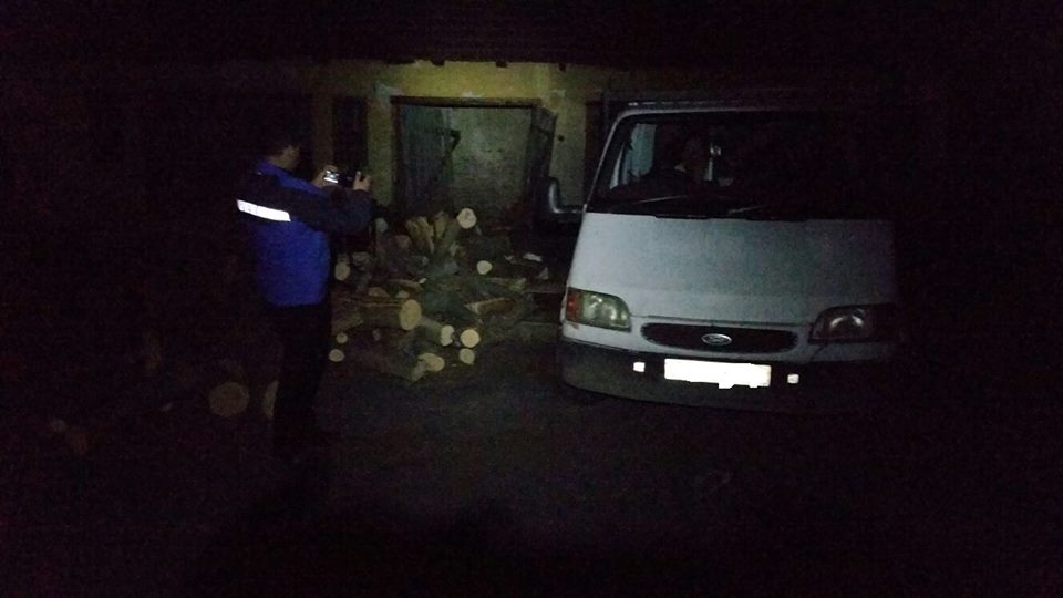 Transport ilegal de material lemnos, descoperit de jandarmii montani din Vața de Jos