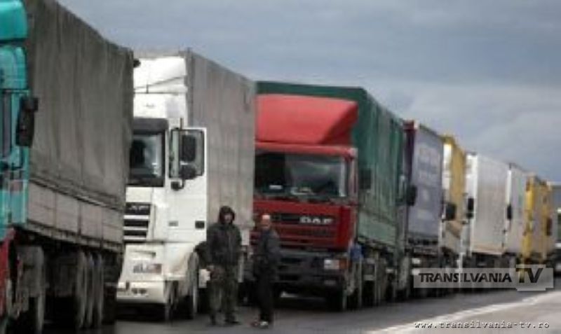 In Petea, 150 de transportatori protesteaza impotriva accizei pe combustibil anuntata de Ponta (Galerie FOTO)