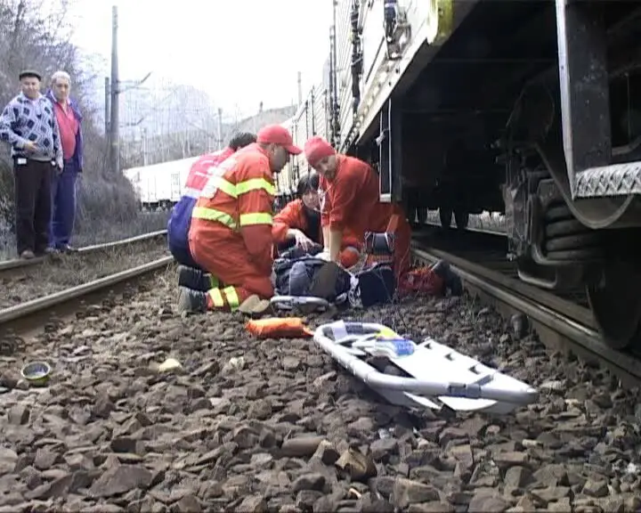 Femeie lovită de tren!