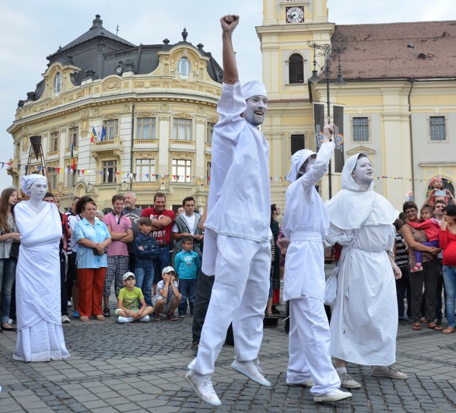 TRIMBULINZII – o prezenţă spectaculoasă pe străzile cetăţii la Serbările Bistriţei Medievale 2015