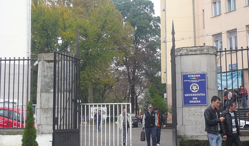 Între 15 şi 30% de studenţi pe ciclu de şcolarizare se lasă de facultate