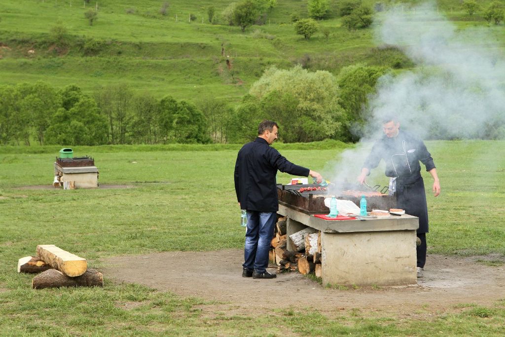 Locul de picnic de pe Valea Gârbăului, pregătit pentru 1 Mai