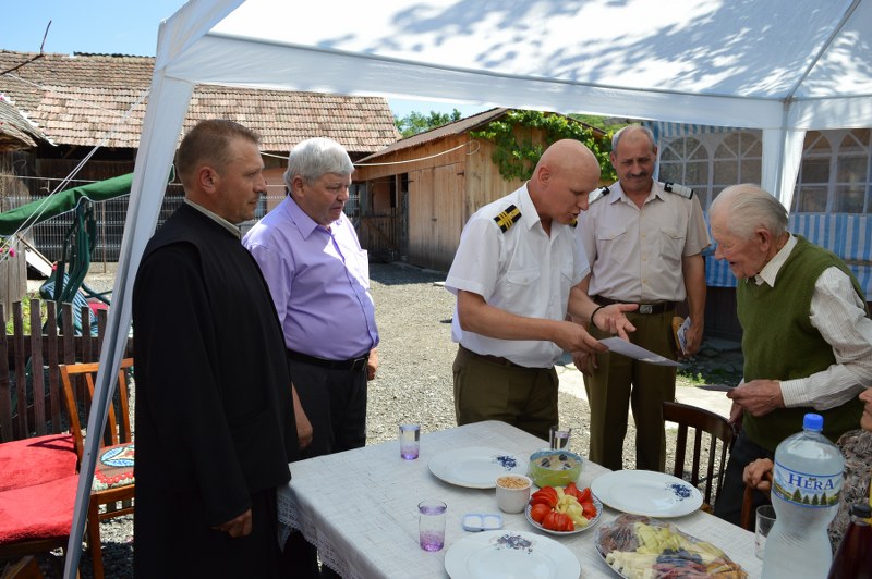 DIPȘA: Veteranul Dumitru Stupinean a fost sărbătorit de Batalionul 405 Sprijin Logistic ,,Năsăud”