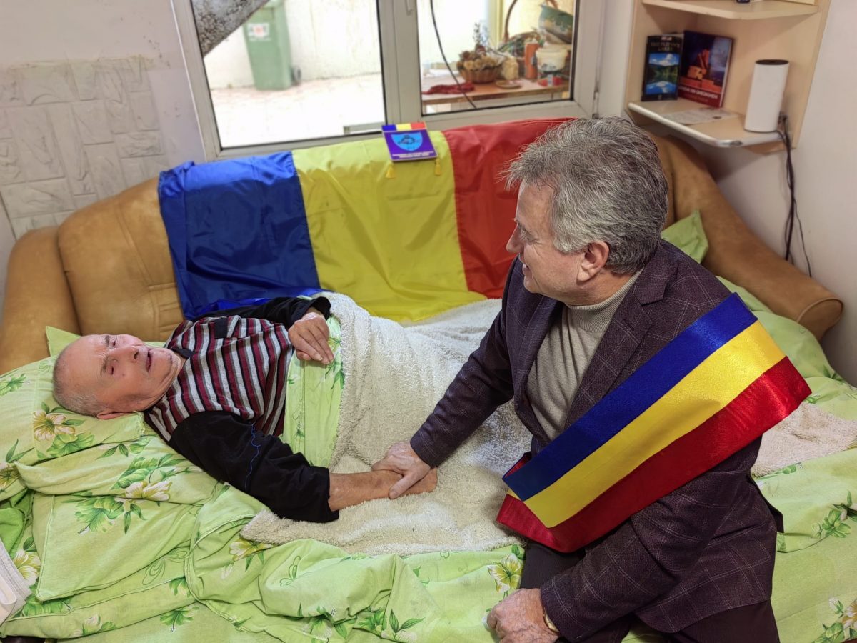 Veteran de război, felicitat de primarul municipiului Zalău l-a implinirea vârstei de 100 de ani