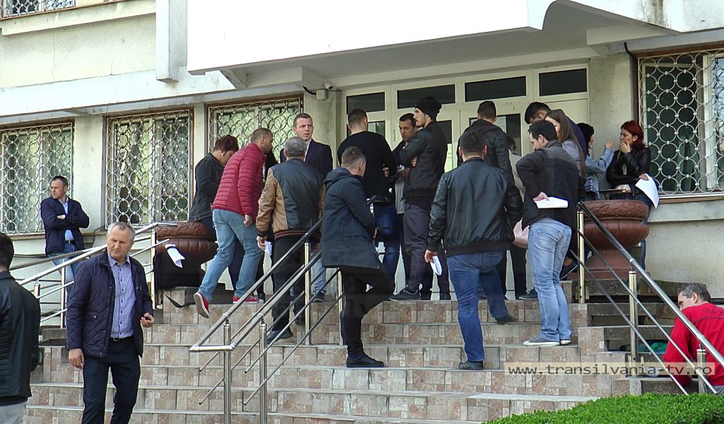 Puţine locuri, mulţi înscrişi pentru posturile IPJ Satu Mare