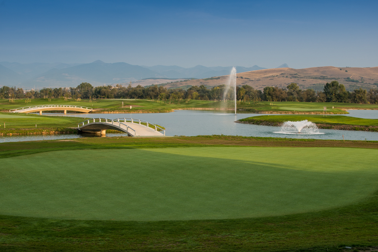 Theodora Golf Club, cel mai mare resort de golf din România, se deschide în Teleac, județul Alba
